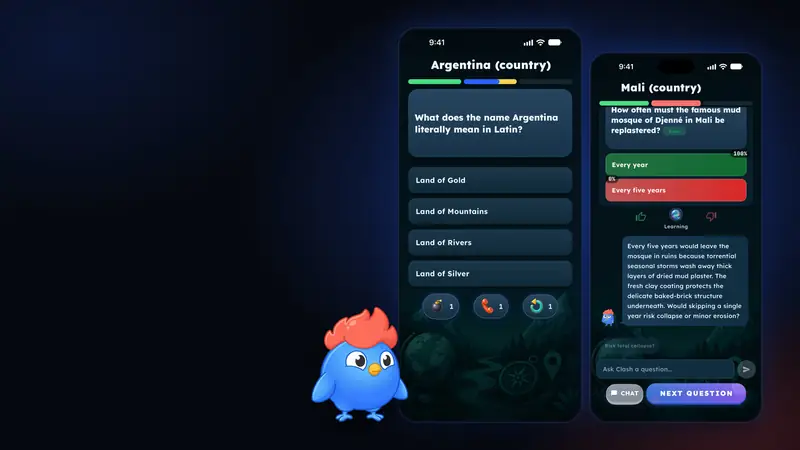 Ohne Text, 16:9: Key Art von LearnClash: zwei echte App-Screens, eine Duellfrage und eine von Clash erklärte Antwort, daneben das Maskottchen Clash auf dunkelblauem Hintergrund