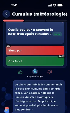 Une question de duel LearnClash sur la couleur de la base d'un épais cumulus, avec la réponse expliquée par Clash, le tuteur IA de l'app